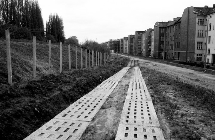 001 Berlin reste du no man's land 1990 (wb)