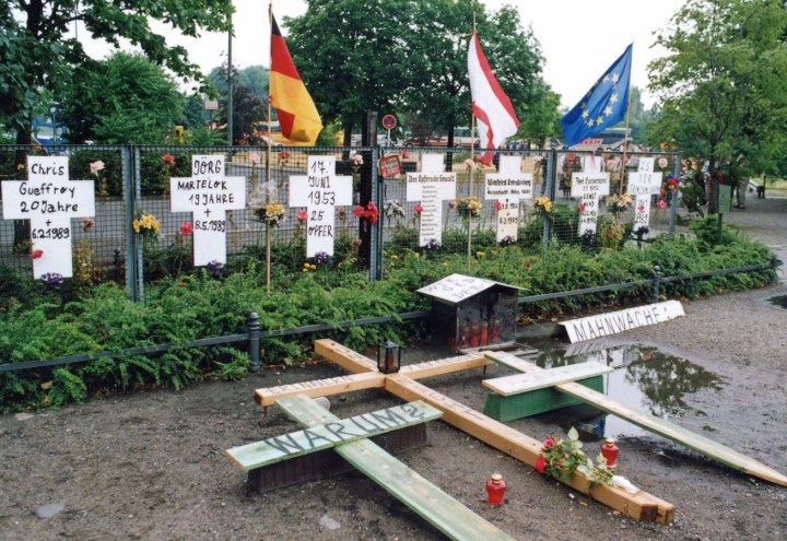 079 Allemagne Berlin k mur croix fugitifs tués 1990 (Copier)