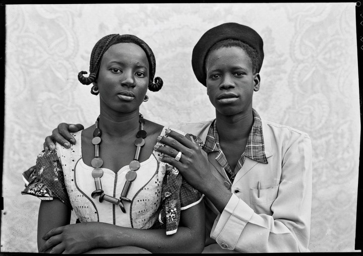 007 Seydou Keita 1949 fondation Cartier Seydou Keita 1950 (c) S Keita Skpeac photo courtesy CAAC picozzi collection Genève