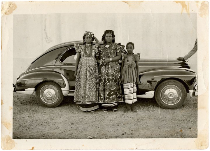 009 1954 Geneve contemporary art collection Seydou Keita 1950 (c) S Keita Skpeac photo courtesy CAAC picozzi collection Genève
