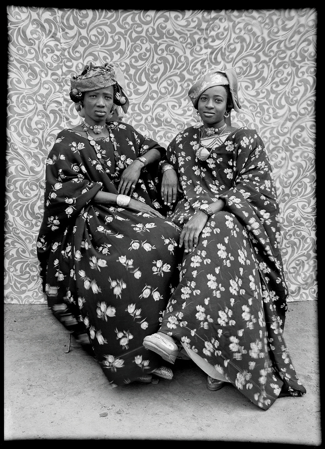 010 1956 Geneve contemporary art collection Seydou Keita 1950 (c) S Keita Skpeac photo courtesy CAAC picozzi collection Genève