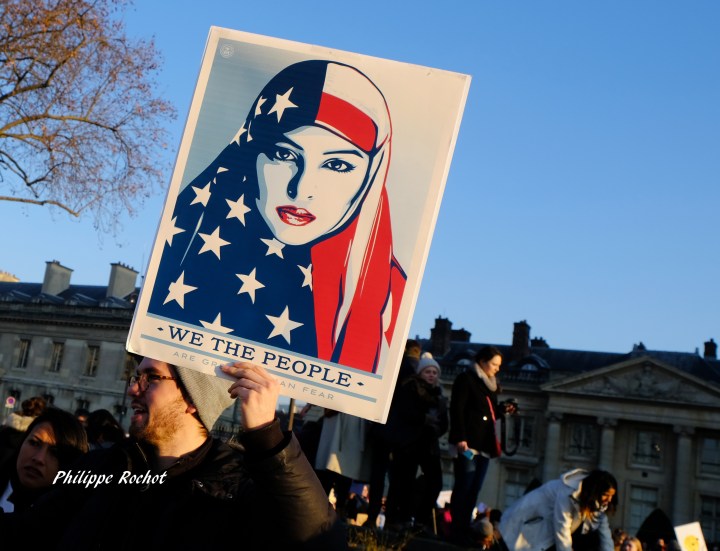 paris-manif-anti-trump-et-feministe-du-21-janvier-2017-signe