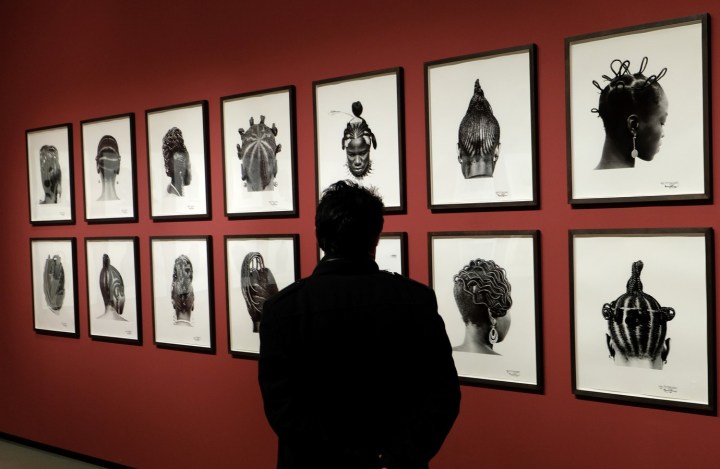 Vuitton Ojeikere artiste nigérian et sa série coiffures 2017 (1) (Copier)