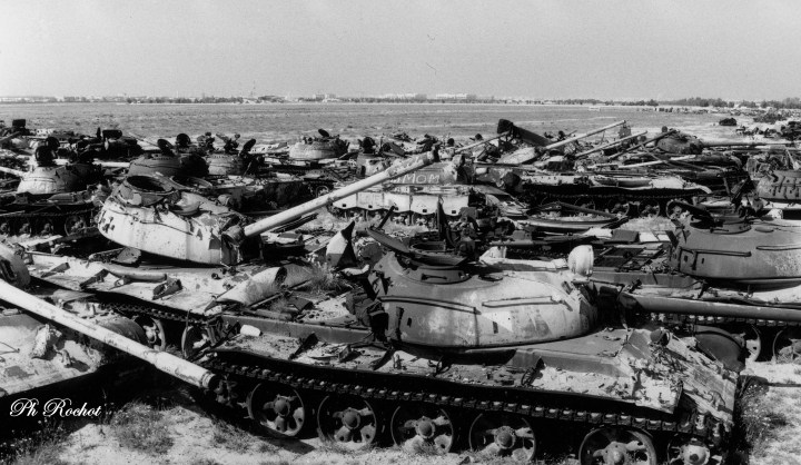 Koweit Irak 1998 cimetière de chars signé